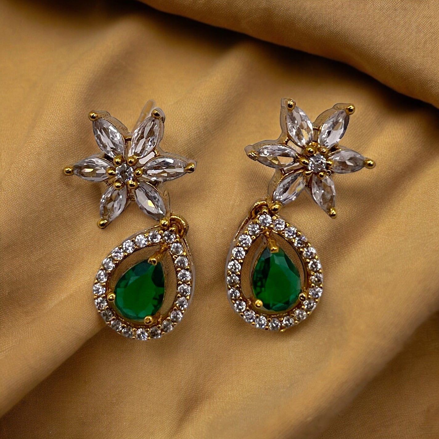 Elegant Motif Neckwear Set