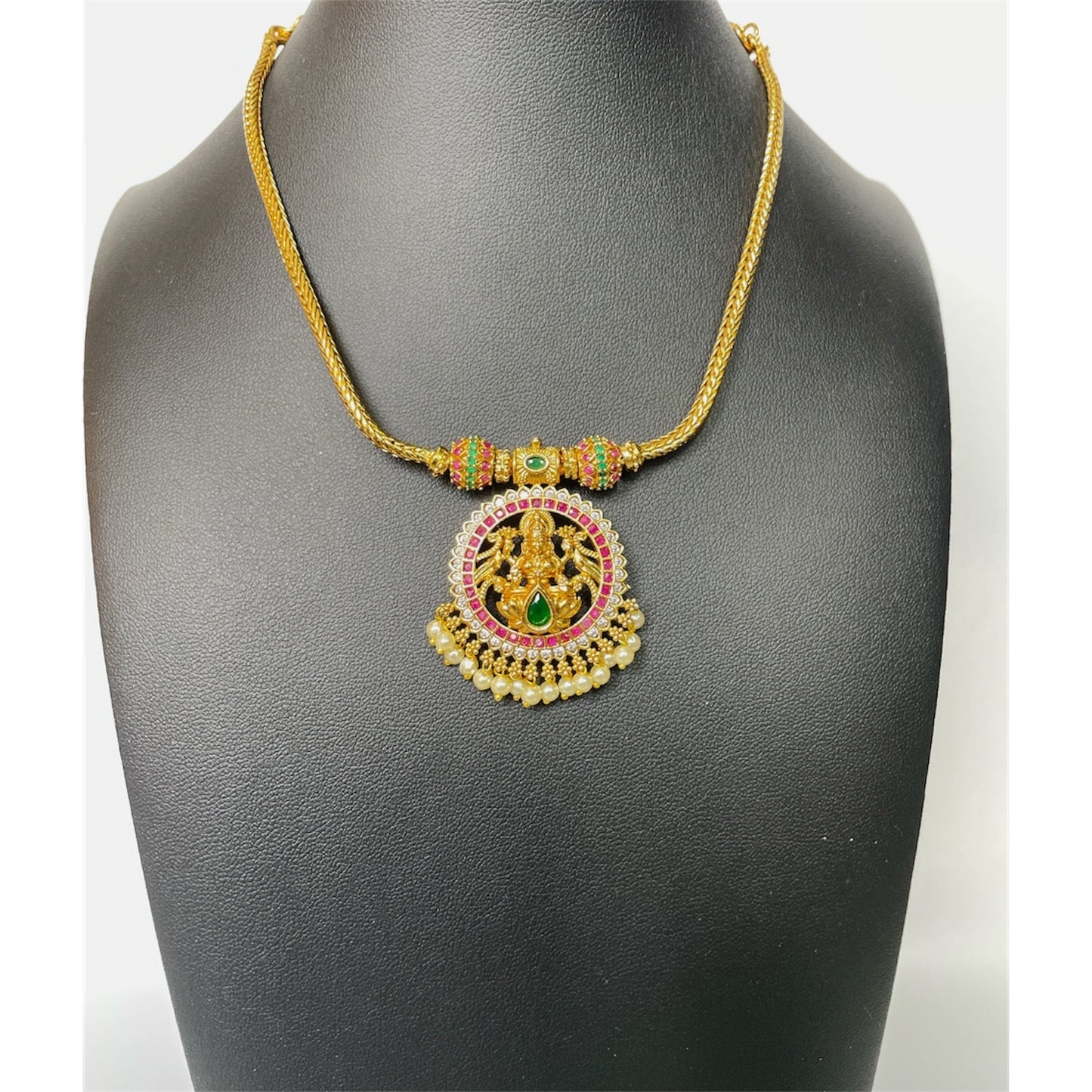 Lakshmi pendant neckwear set