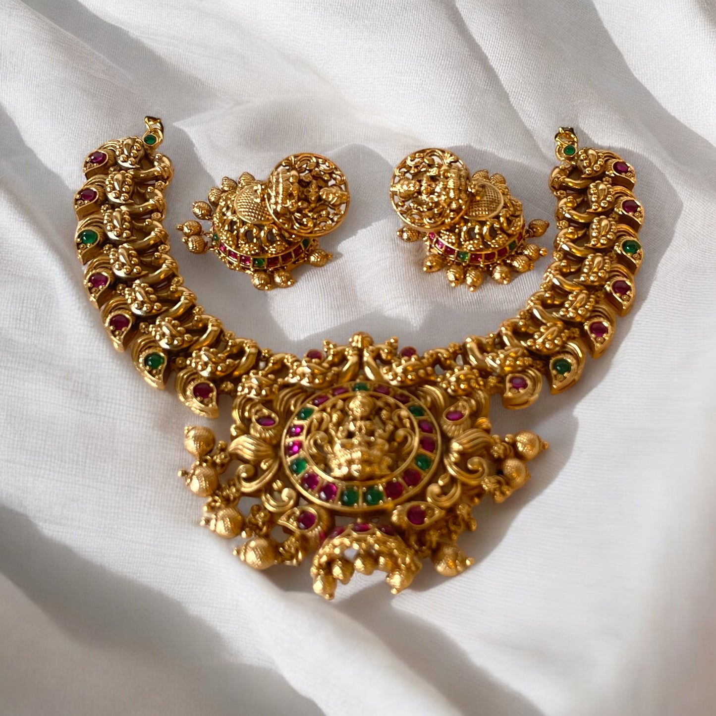 Lakshmi Neckwear Set