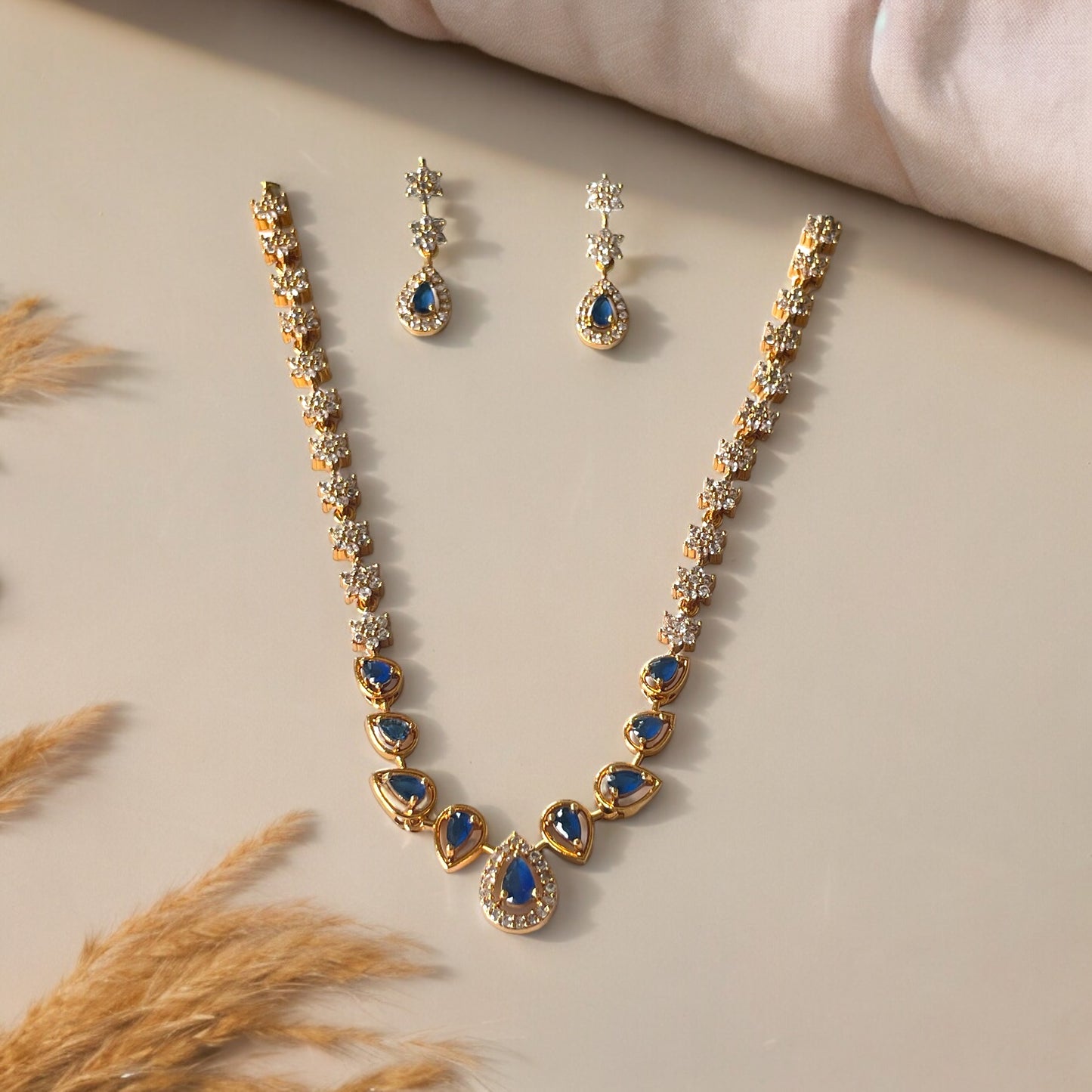 Elegant Tear Motif Neckwear Set