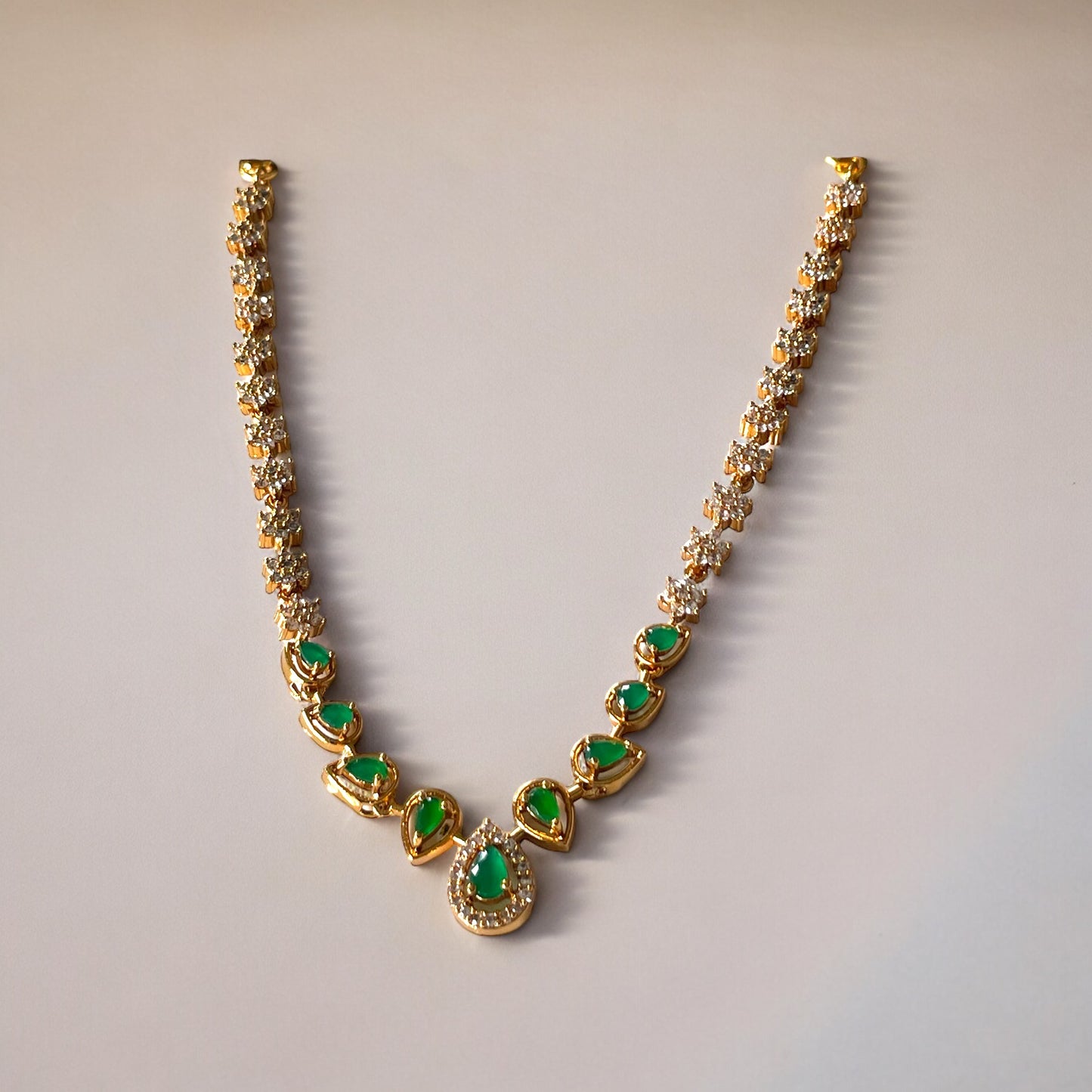 Elegant Tear Motif Neckwear Set
