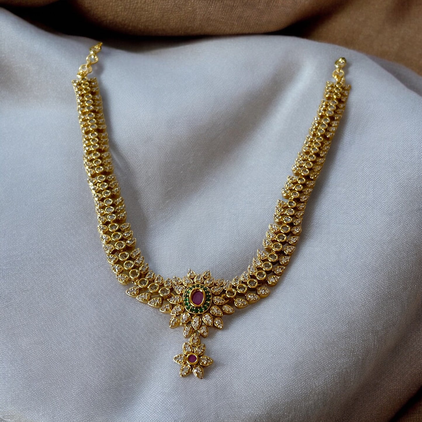 Diamonds lookalike Neckwear Set