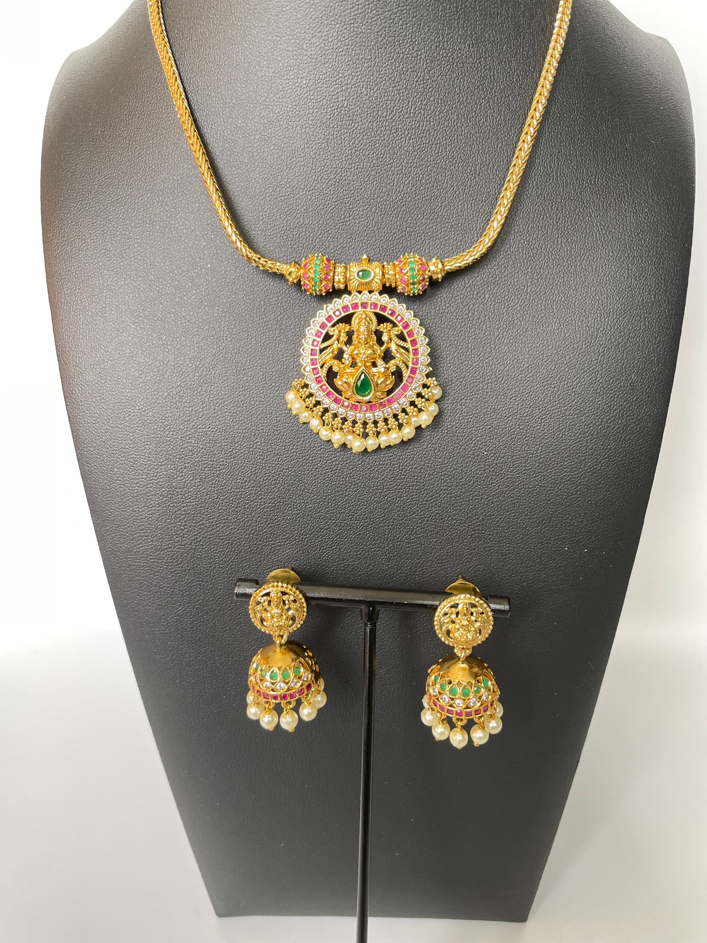 Lakshmi pendant neckwear set