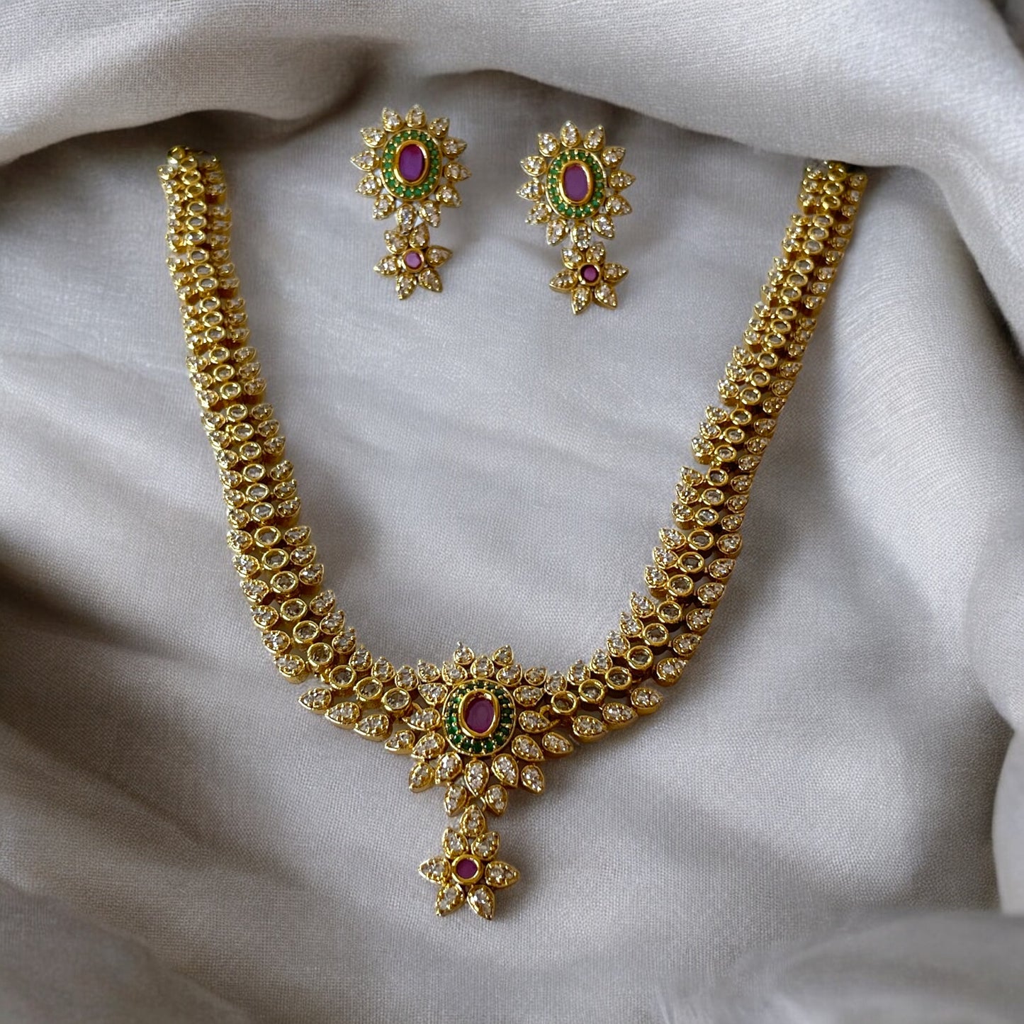 Diamonds lookalike Neckwear Set