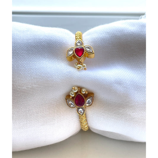 Gold Bracelet with Exquisite Kundan Stones