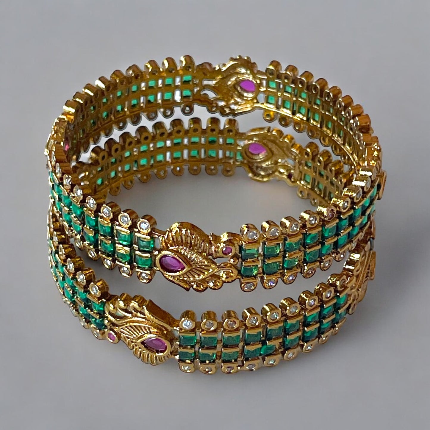 Elegant Green Bangle with Teardrop Motif
